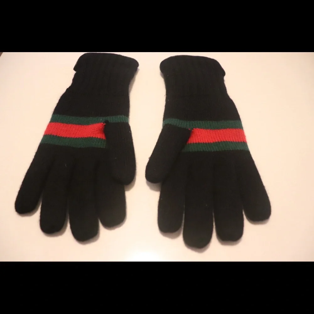 Gucci wool gloves